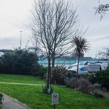 1-Bed Flat In Ocean Village Southampton Exteriör bild