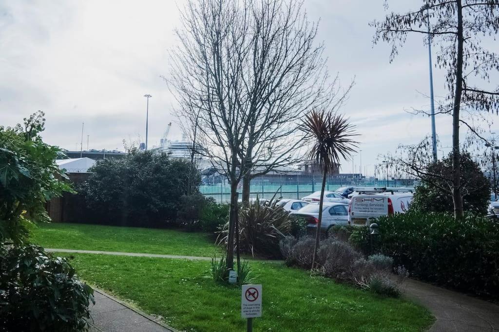 1-Bed Flat In Ocean Village Southampton Exteriör bild