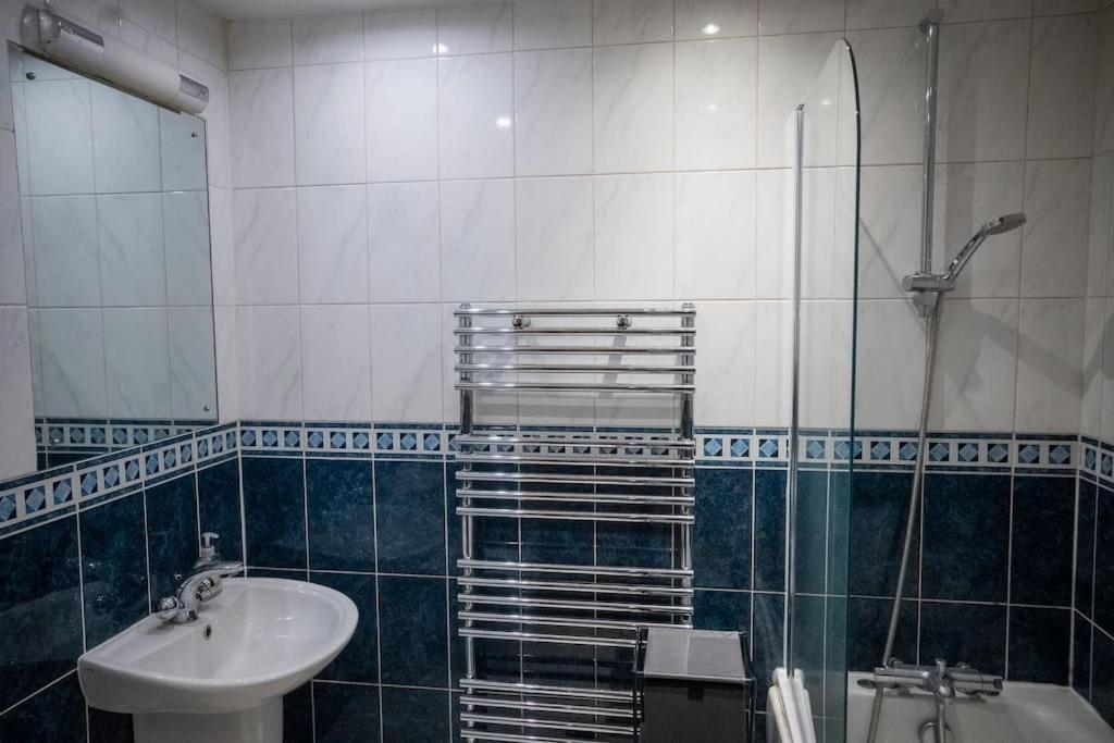 1-Bed Flat In Ocean Village Southampton Exteriör bild